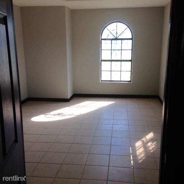 Building Photo - 2115 N FM 2360