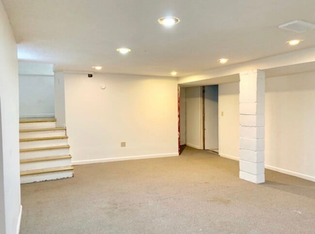 Building Photo - 3 Bed 1 Bath