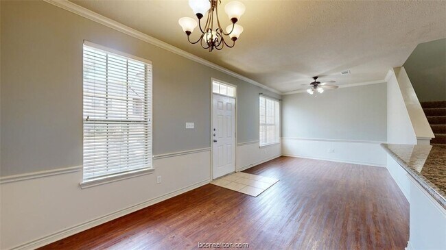 Foto del edificio - 211 Forest Dr Loop