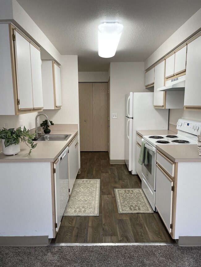 Building Photo - Parkmeadow Apartments