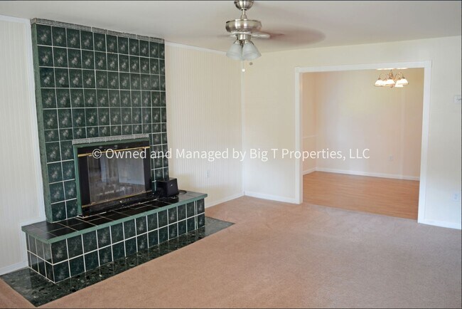 Building Photo - Charming brick Ranch in quiet Newark, DE n...