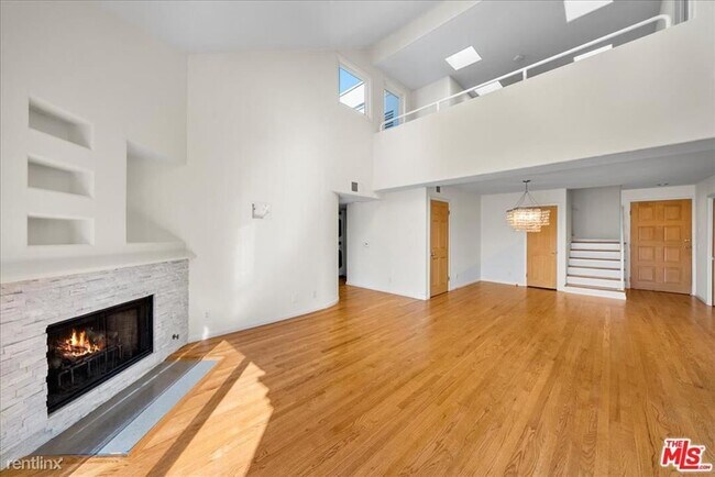 Building Photo - 2 br, 3 bath Condo - 16040 W Sunset Blvd U...
