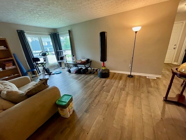 Foto del edificio - 4860 Sparrow Dr