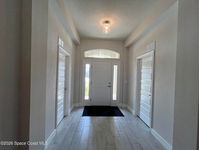 Foto del edificio - 8752 Waterstone Blvd