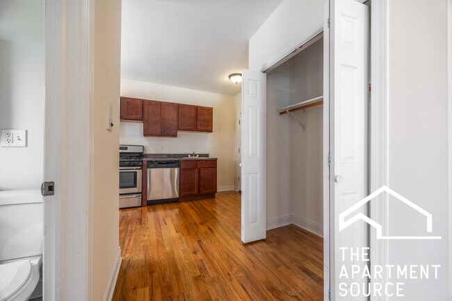 Foto del edificio - 957 W Cornelia Ave