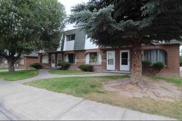 Primary Photo - 396 S Saturn Ave