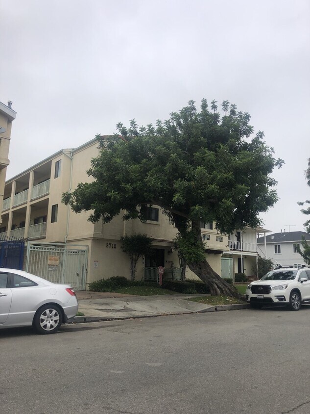 Primary Photo - 8715 Ramsgate Ave