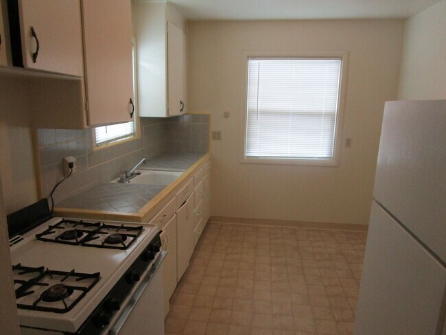 Building Photo - 319a