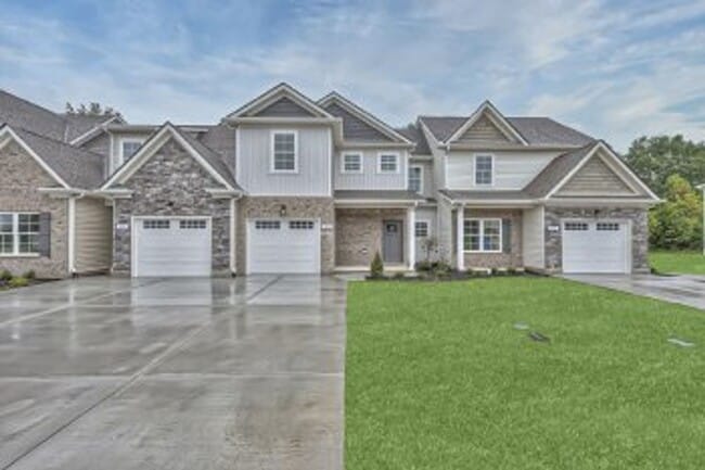 Building Photo - Beautiful NEW 3 Bed 2.5 Bath Townhome in M...
