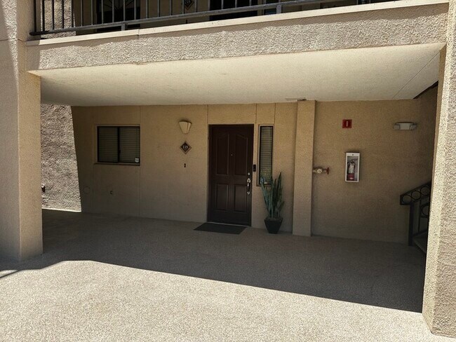 Foto del edificio - 2 bed 1 bath condo in Meridian Condominiums