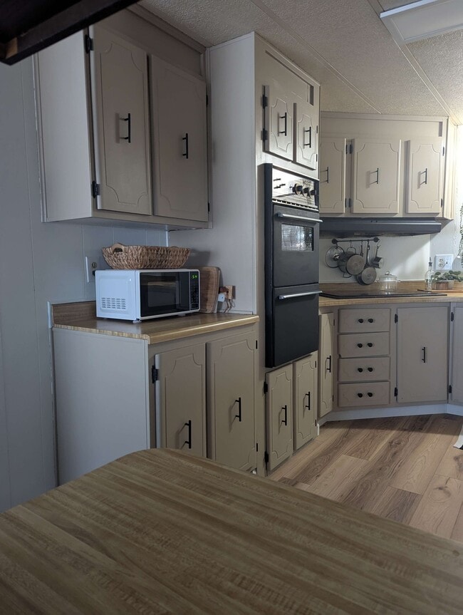 Kitchen1 - 1447 Maple St
