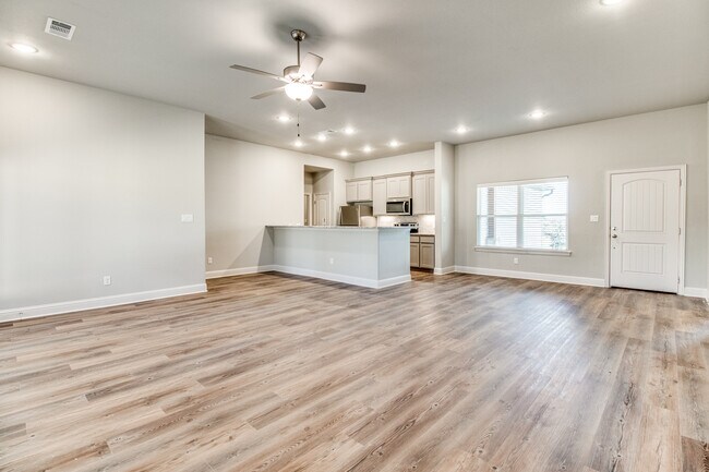 Foto del edificio - 2900 Clover Dr