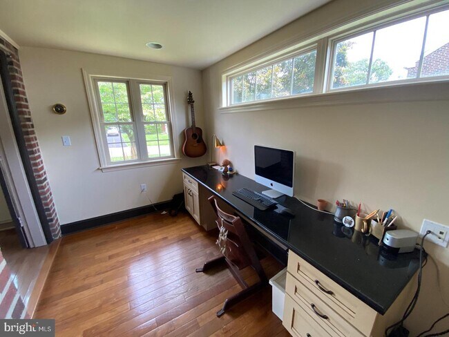 Foto del edificio - 2528 Huntington Ln