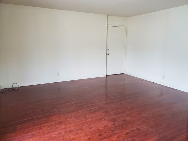 Foto del edificio - 885 Burbank Dr