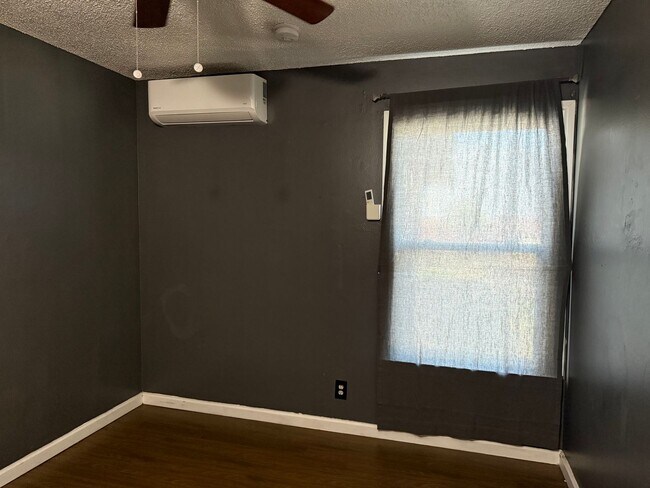 Foto del edificio - 1348 E 213th St