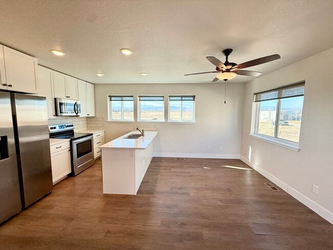 Building Photo - 2837 Urban Pl