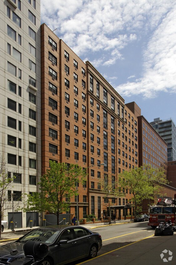 Foto del edificio - Genesis Robert F Kennedy Apartments