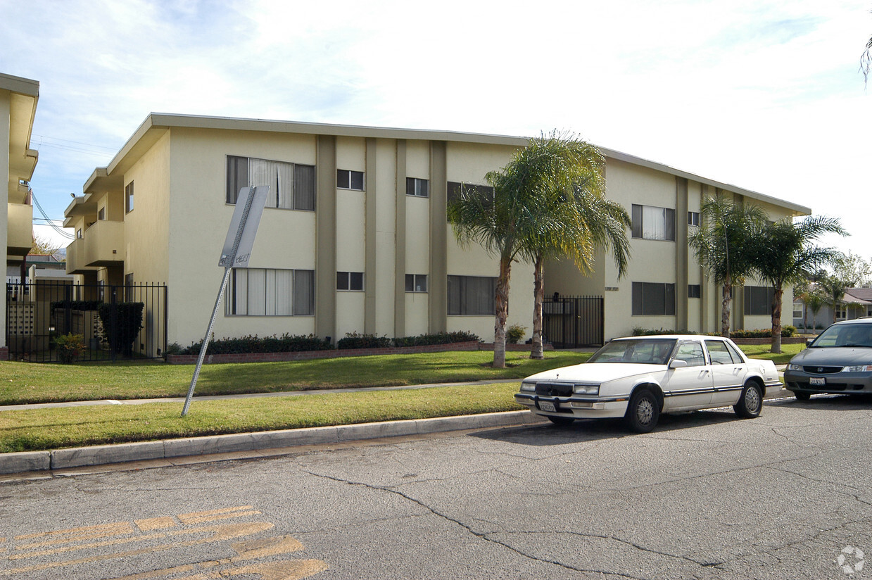 Building Photo - Genevieve Apartments