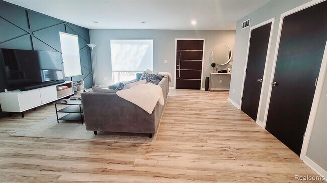 Building Photo - 1277 E Lincoln St