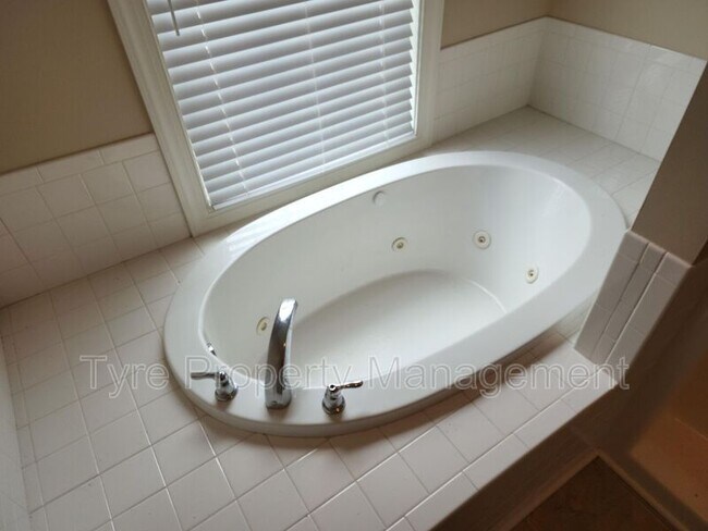 Building Photo - 1905 Covengton Way