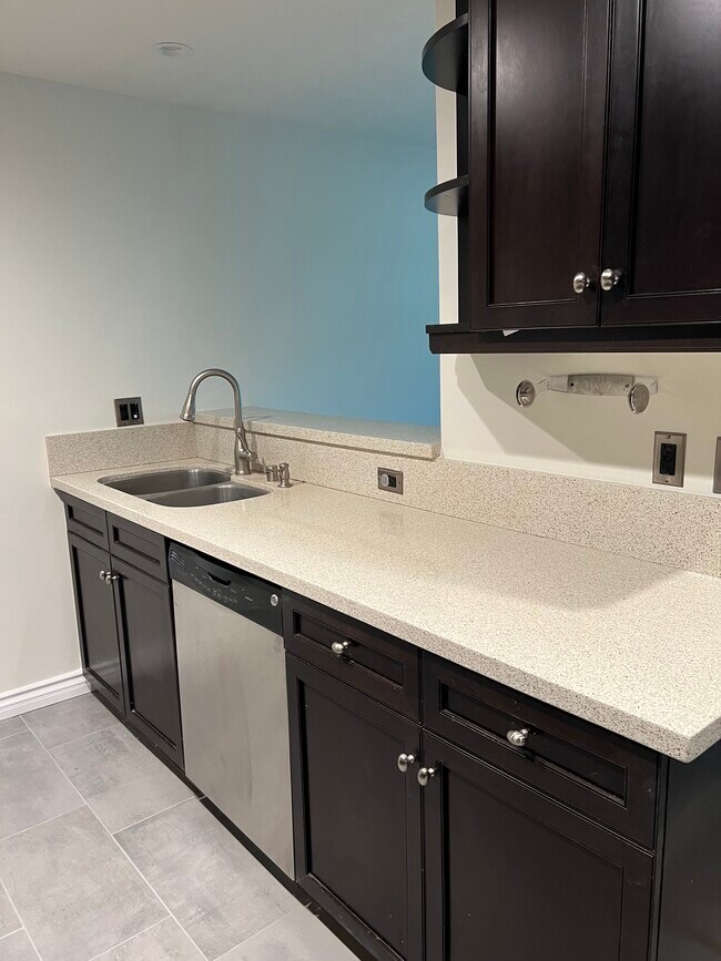 11640 Woodbridge St Unit 205, Studio City, CA 91604 Condo for Rent in