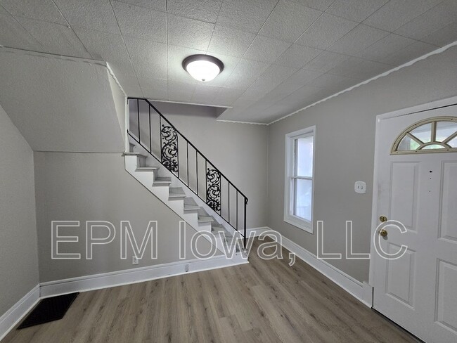 Building Photo - 122 Newell St