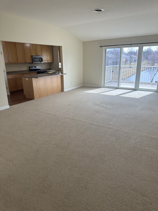 Building Photo - 2407 Oxford Dr SE