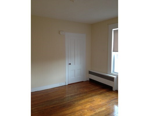 Building Photo - 153 Holten St