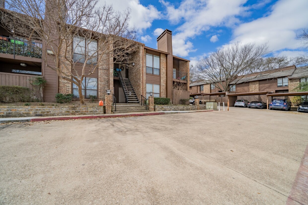 Foto principal - Great Condo just minutes from Katy Trail