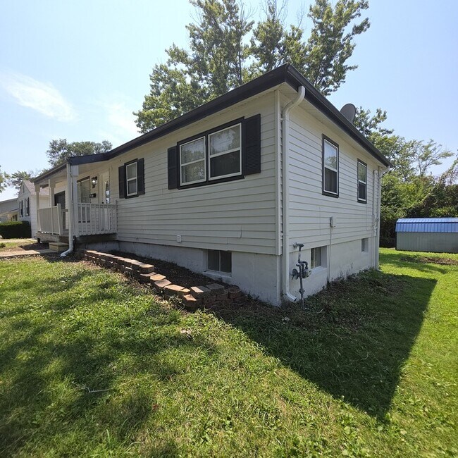Foto del edificio - Spacious 3 bedrooms and 2 baths ranch home located on SE Browning St in Lee's Summit, MO