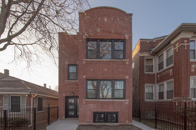 Building Photo - 5031 W Maypole Ave