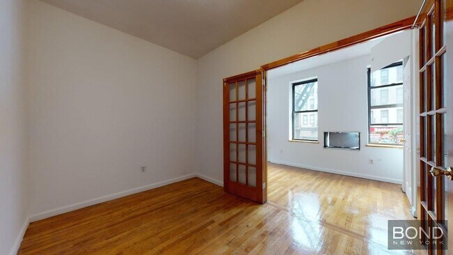 Building Photo - 96 Third Avenue