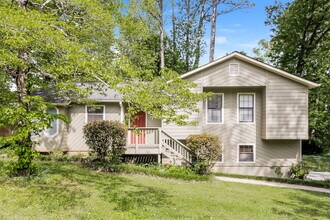 Building Photo - 3240 Beaver Dr