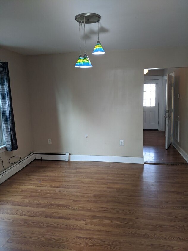 South Oakland Large and renovated 3 bedroom apartment Must SEE! - South Oakland Large and renovated 3 bedroo...