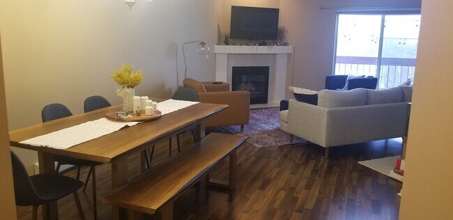 Sala de estar - 7540 Edinborough Way