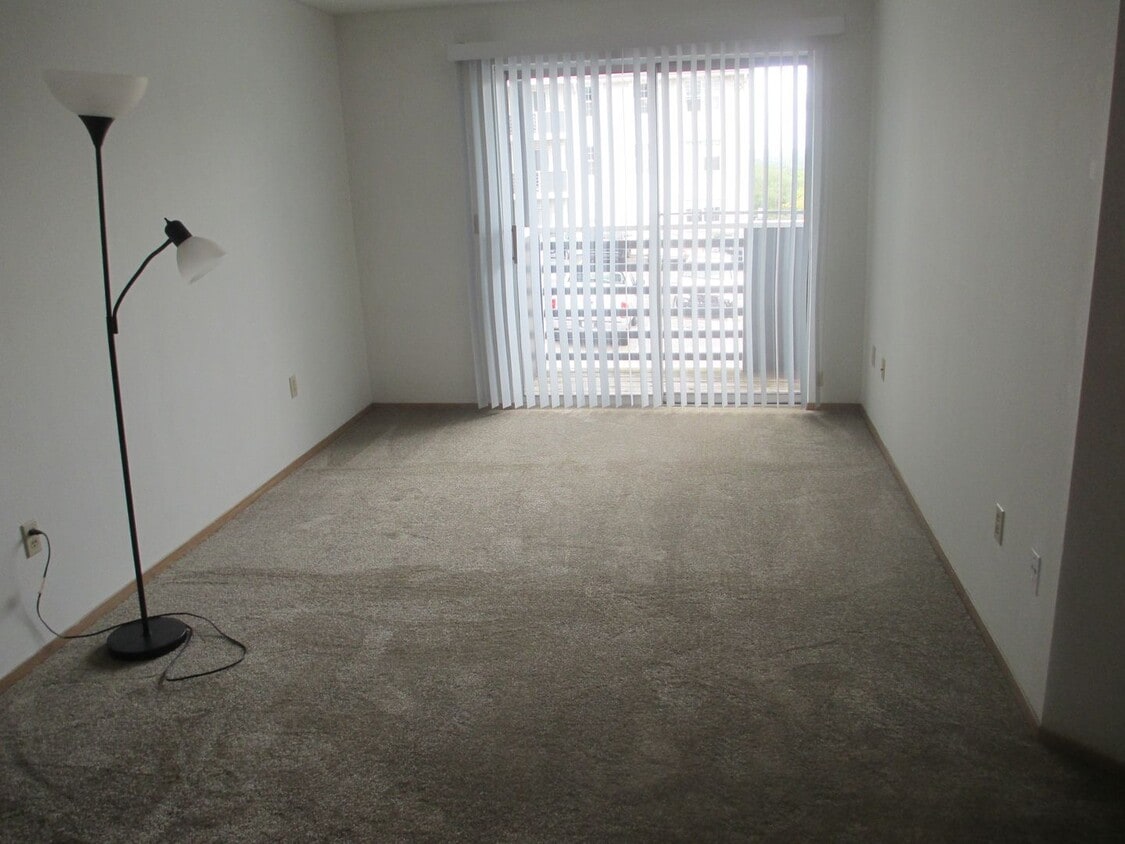 Primary Photo - Three Bedroom Two Bath Condo Near Campus *...