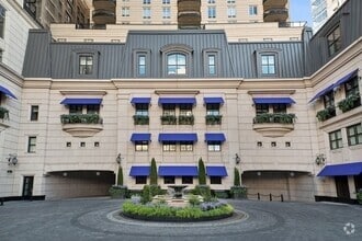 Building Photo - 11 E Walton St