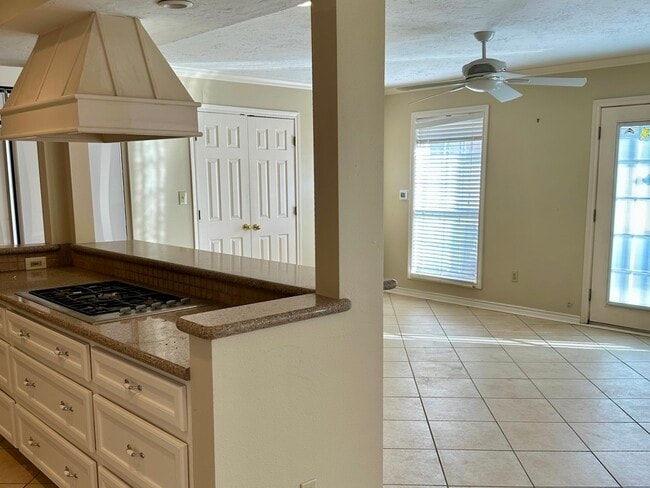 Building Photo - 5659 Lymbar Dr