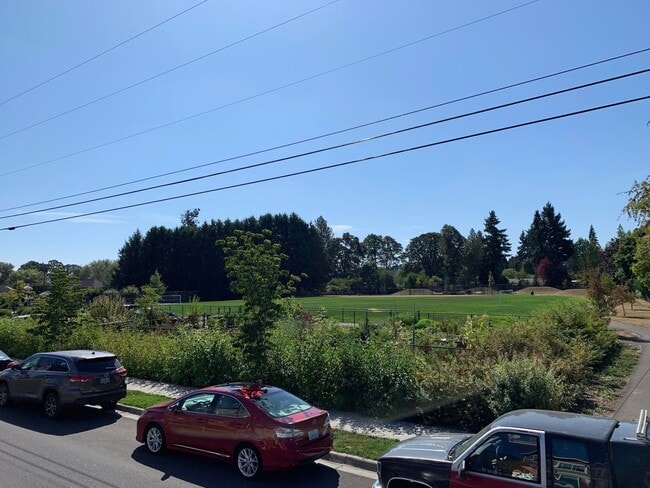 Foto del edificio - Great Community, Quiet Living Across from ...