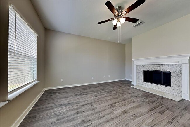 Foto del edificio - 25714 Oakridge Forest Ln