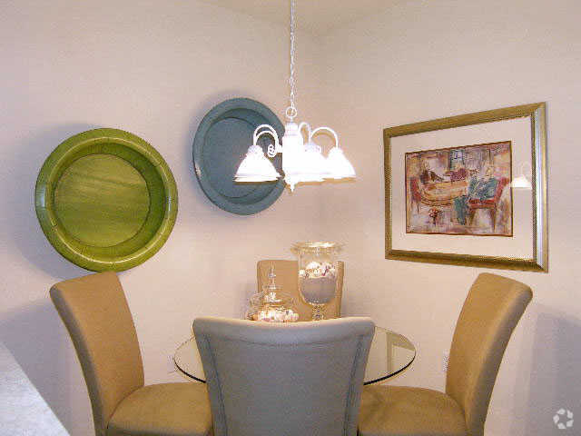 A2 Dining - Legacy Oaks Apartments