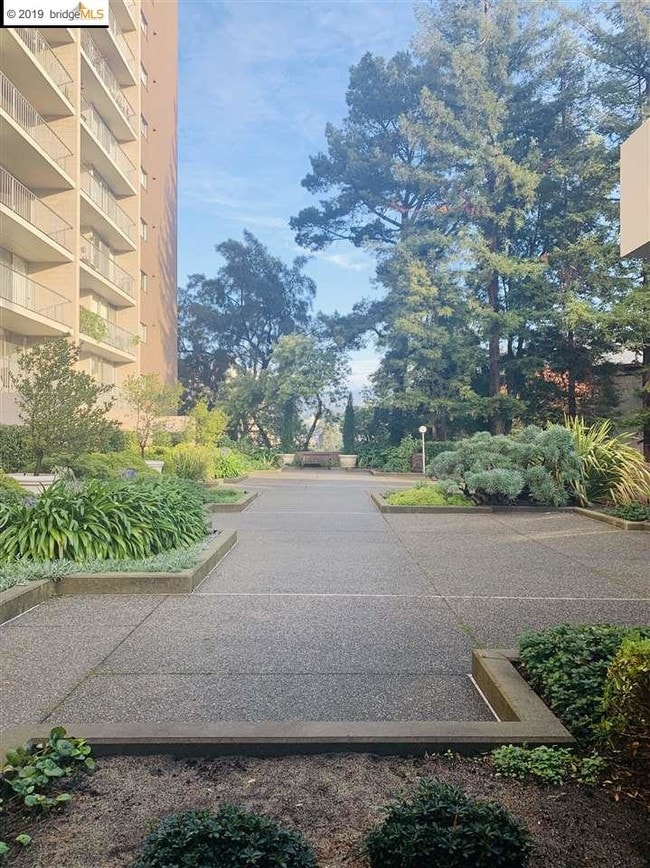 Foto del edificio - 1 Kelton Ct