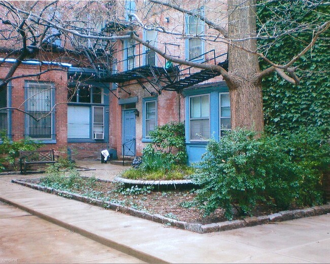 Building Photo - Studio, 1 bath  - 1126 Spruce St Apt 1F
