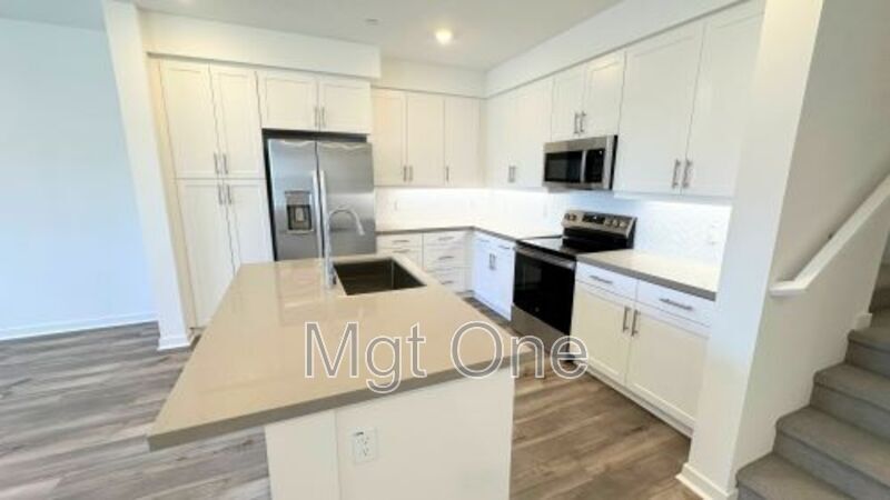 Foto principal - 6111 Victoria Way