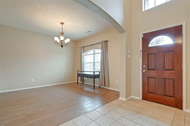 Building Photo - 28535 Lockeridge View Dr