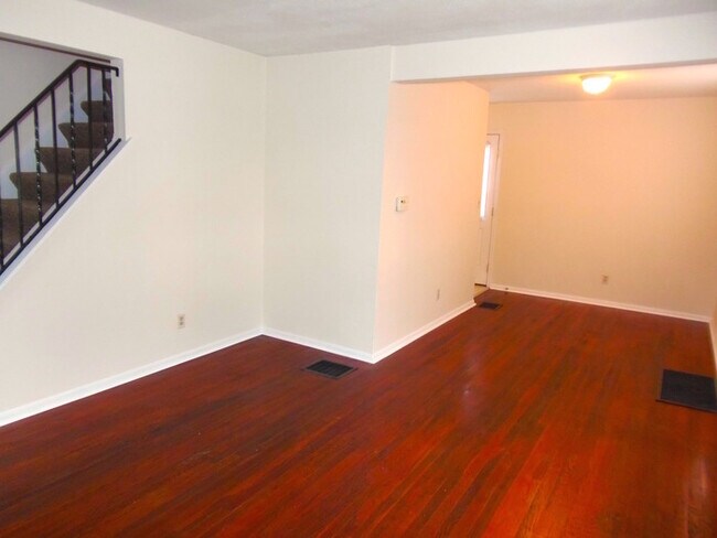 Foto del edificio - Remodeled Westside Townhome for Rent