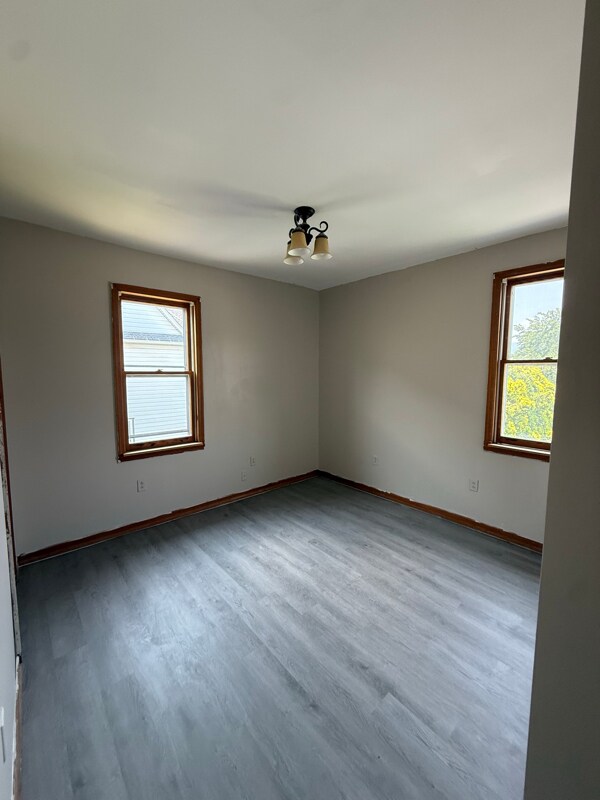 Foto del edificio - 1363 Capouse Ave