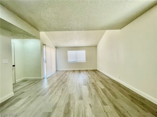 Foto del edificio - 5187 Greene Ln