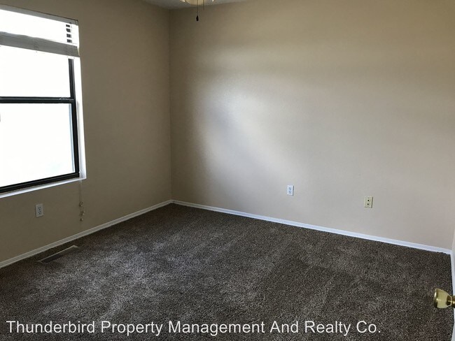 Building Photo - 6505 La Habra Ln NE
