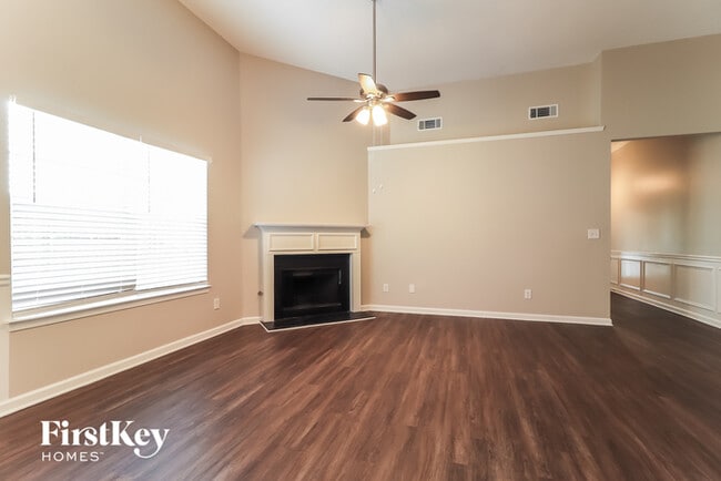 Building Photo - 157 Birchfield Way